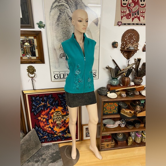 Turquoise Fleece Zip-up Vest with Embroidered Detail - Picture 4 of 11